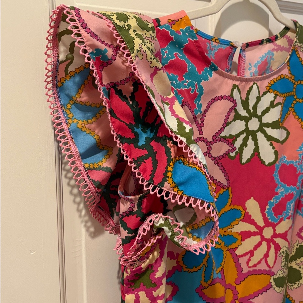 Floral Ruffle Sleeve Top Size Large - Picture 2 of 4